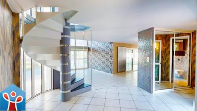 Maison - 230 m² - 5 pièces