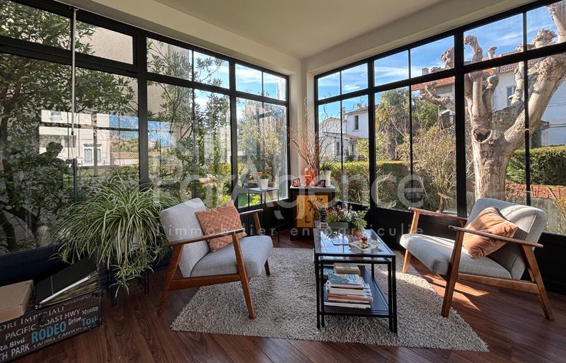 Maison - 248 m² - 9 pièces