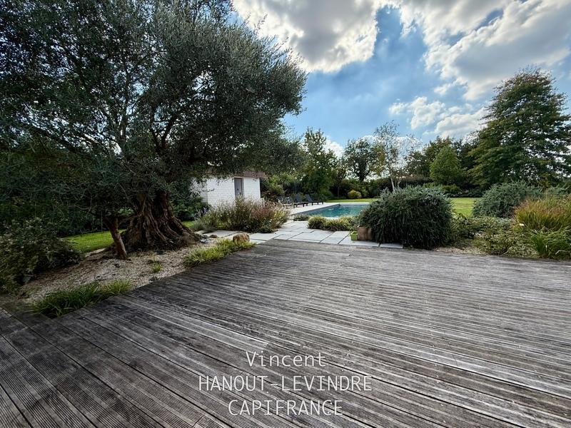 Maison - 245 m² - 9 pièces