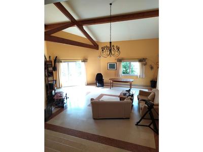 Maison - 230 m² - 6 pièces