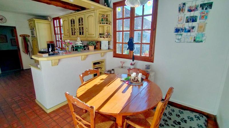 Maison - 239 m² - 10 pièces