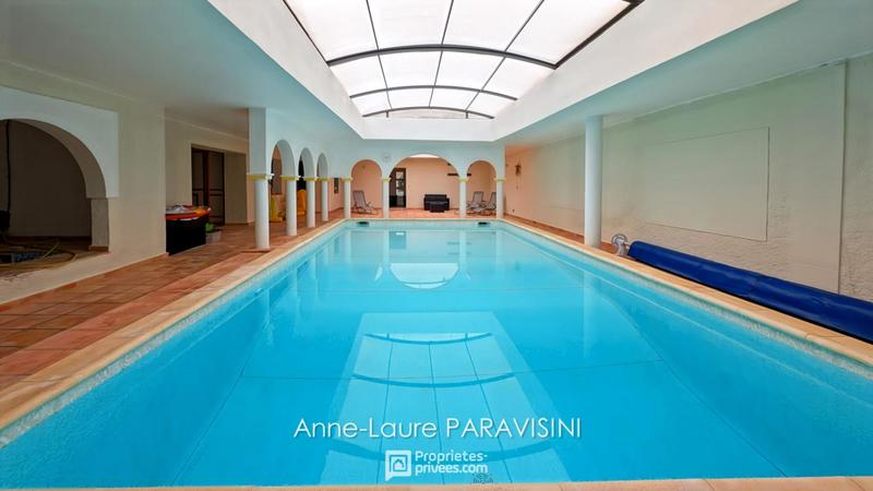 Maison - 270 m² - 10 pièces