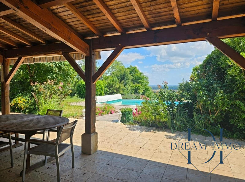 Maison - 263 m² - 7 pièces