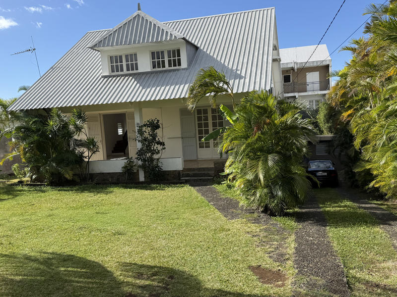 Maison - 202 m² - 7 pièces