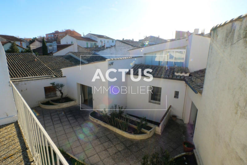 Maison - 439 m² - 9 pièces