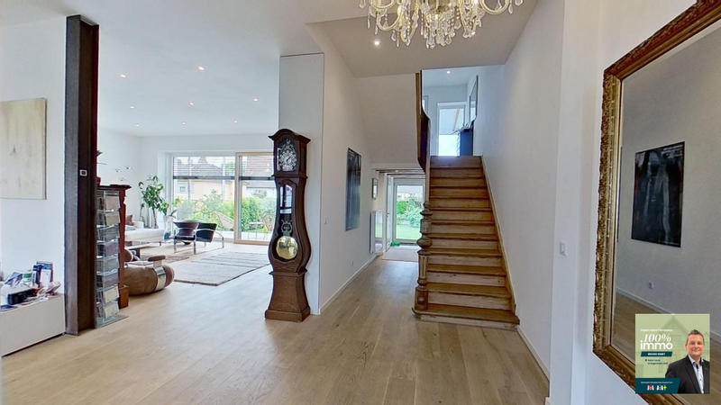 Maison - 308 m² - 8 pièces