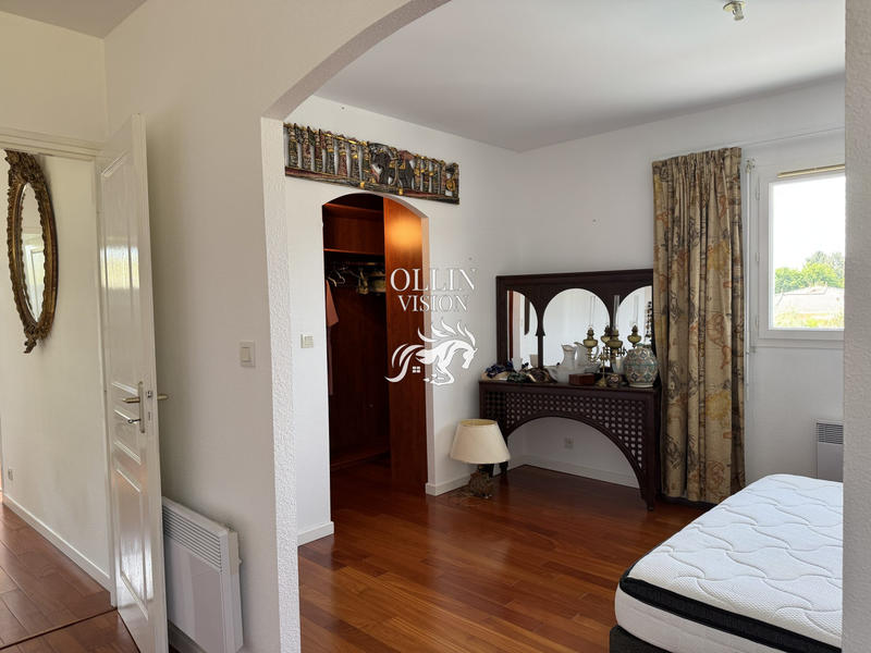 Villa - 208 m² - 9 pièces