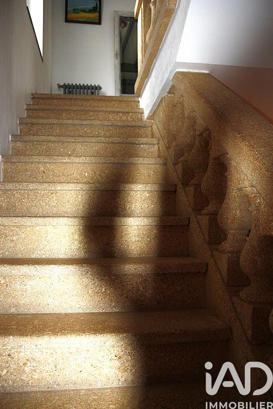 Maison - 250 m² - 6 pièces