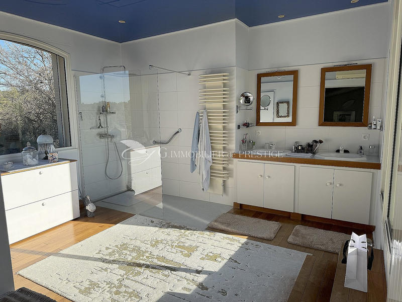 Villa - 250 m² - 6 pièces