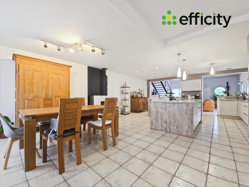 Maison - 234 m² - 6 pièces