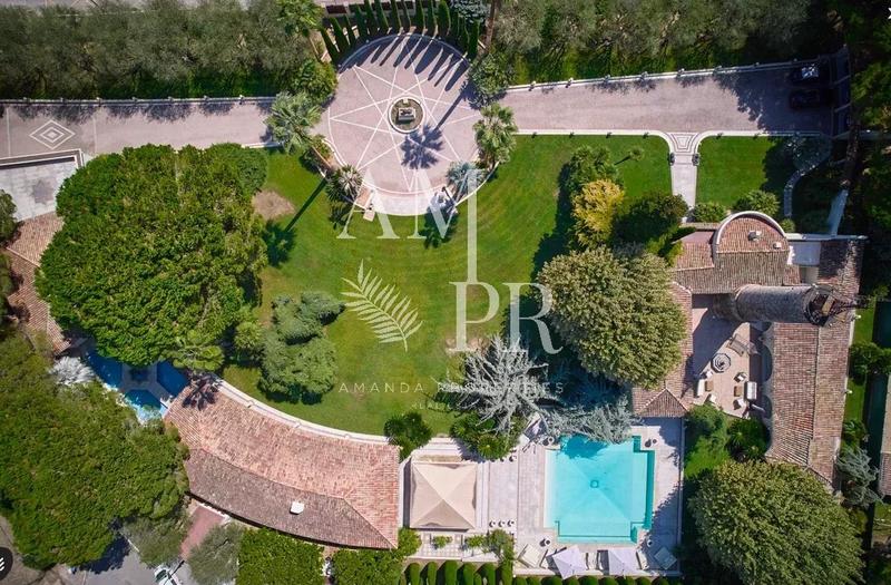 Villa - 520 m² - 10 pièces