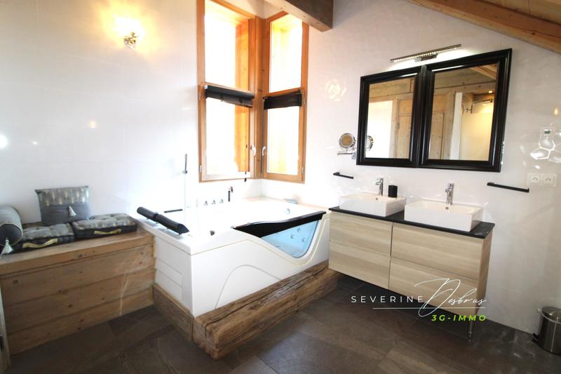 Châlet - 314 m² - 11 pièces