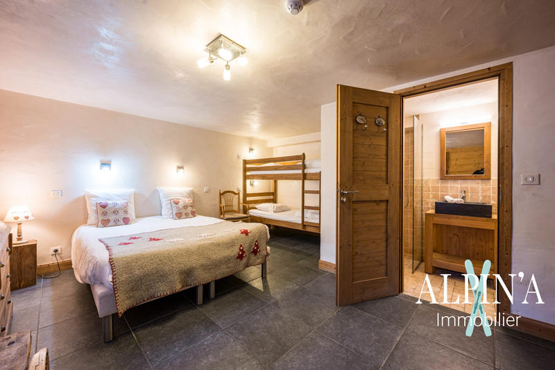 Châlet - 414 m² - 9 pièces