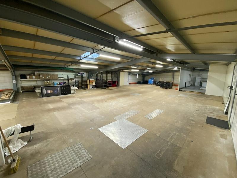 Local d'activité / Entrepôt - 800 m²