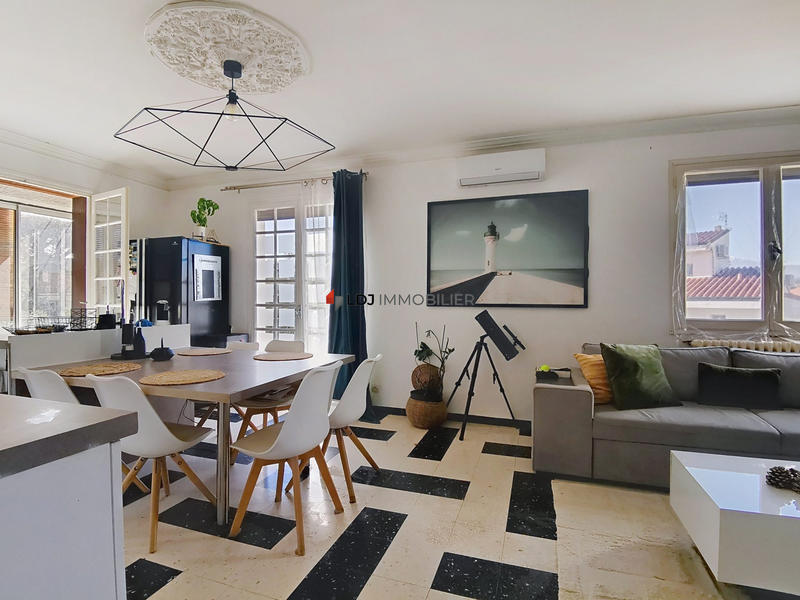 Maison traditionnelle - 160 m² - 9 pièces