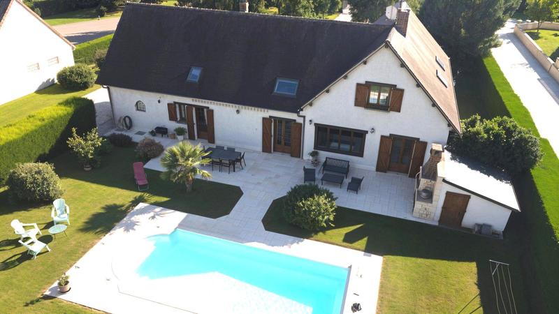 Maison - 260 m² - 8 pièces