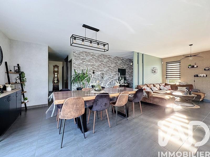 Maison - 141 m² - 8 pièces