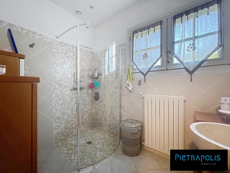 Maison traditionnelle - 165 m² - 8 pièces