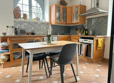 Maison - 180 m² - 8 pièces