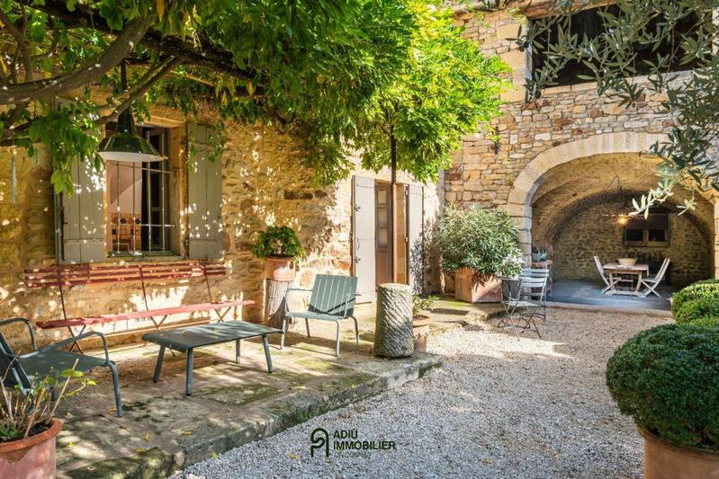 Mas - 250 m² - 10 pièces