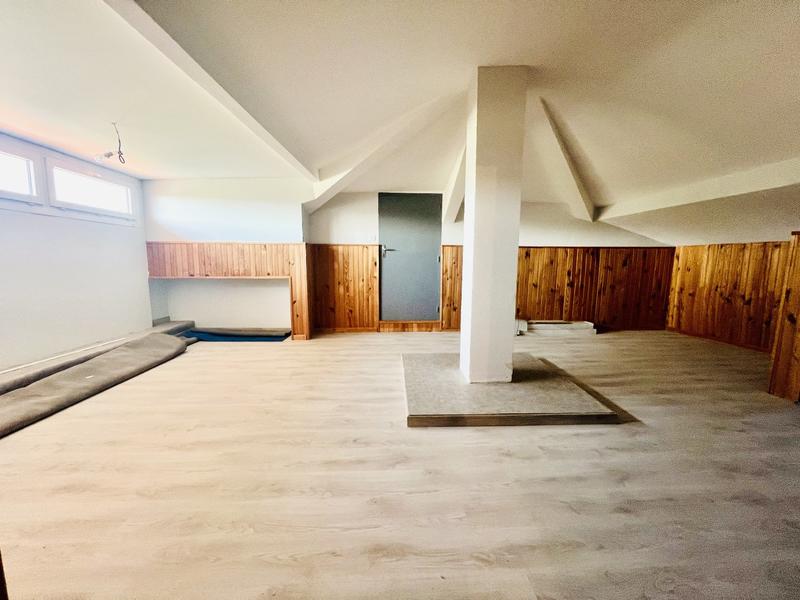 Maison - 210 m² - 8 pièces