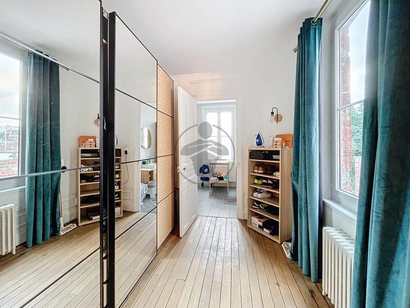 Maison - 202 m² - 7 pièces