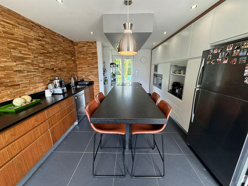 Maison - 280 m² - 9 pièces