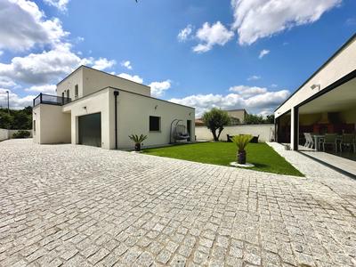 Maison contemporaine - 227 m² - 6 pièces