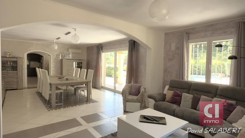 Maison - 204 m² - 7 pièces