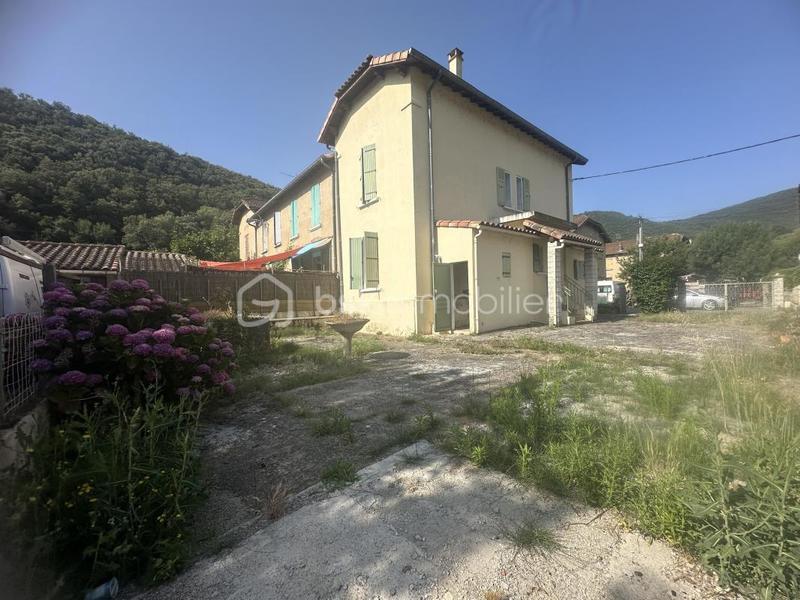 Maison de village - 80 m² - 3 pièces