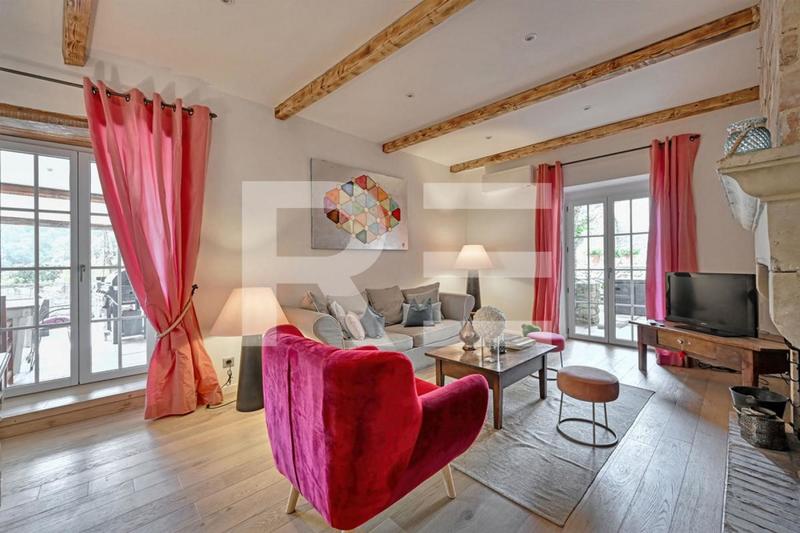 Maison - 245 m² - 9 pièces