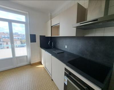 Appartement - 90 m² - 4 pièces