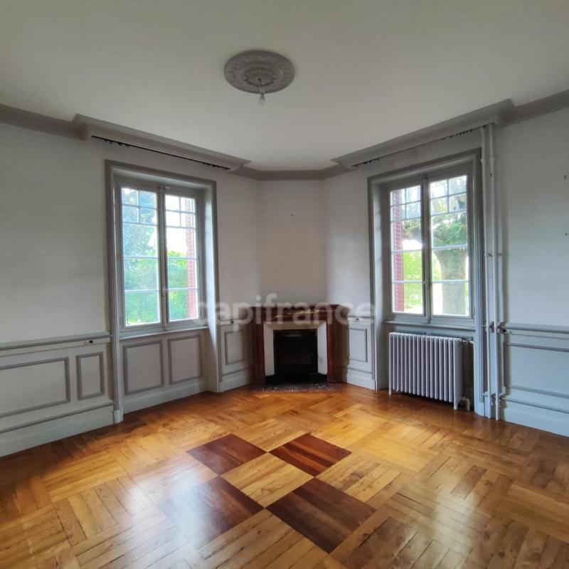 Maison - 210 m² - 10 pièces