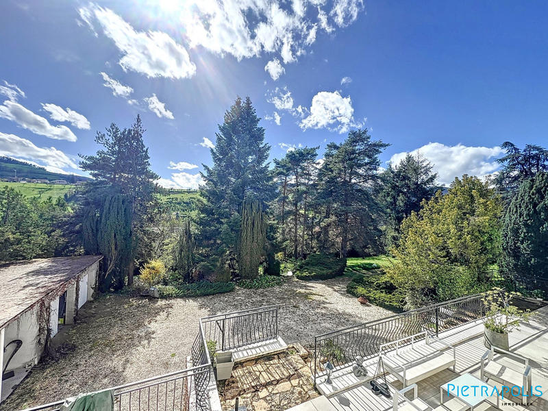 Maison - 300 m² - 8 pièces