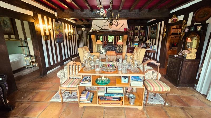 Propriété - 265 m² - 6 pièces