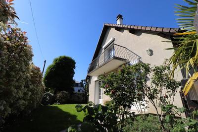 Maison - 220 m² - 8 pièces