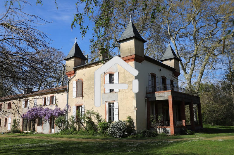 Demeure - 427 m² - 14 pièces