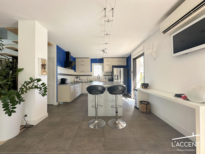 Maison - 370 m² - 7 pièces