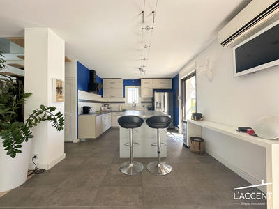 Maison - 370 m² - 7 pièces