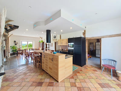 Maison - 270 m² - 11 pièces