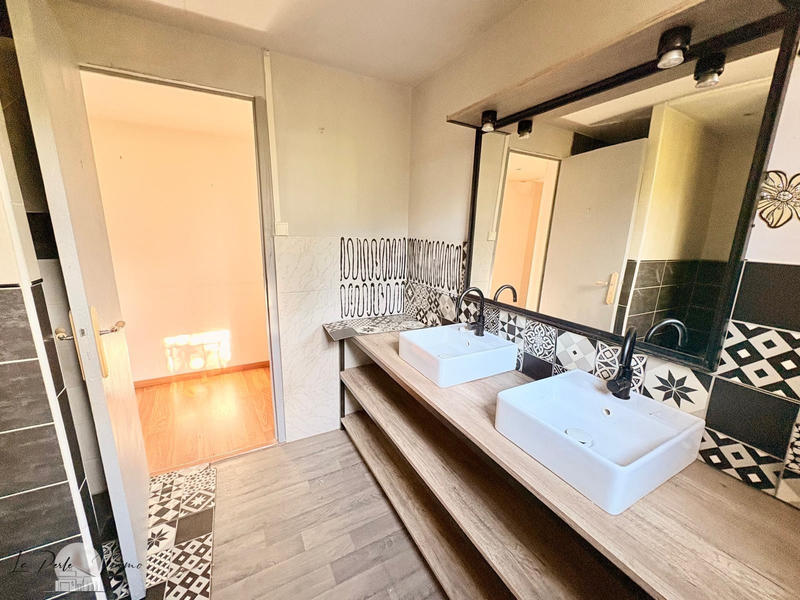 Immeuble - 228 m² - 9 pièces