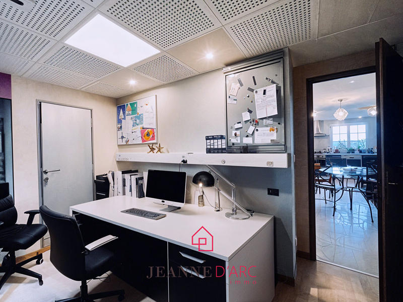 Maison - 165 m² - 9 pièces