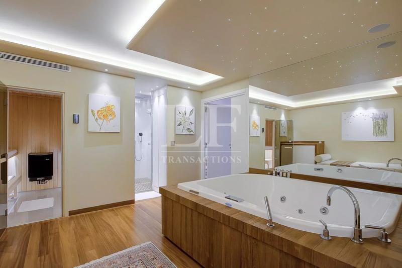 Propriété - 956 m² - 18 pièces