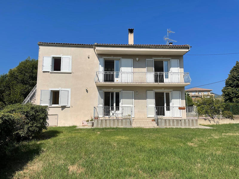 Villa - 200 m² - 10 pièces