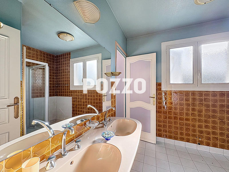 Maison - 180 m² - 7 pièces