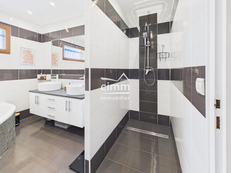 Maison - 127 m² - 5 pièces