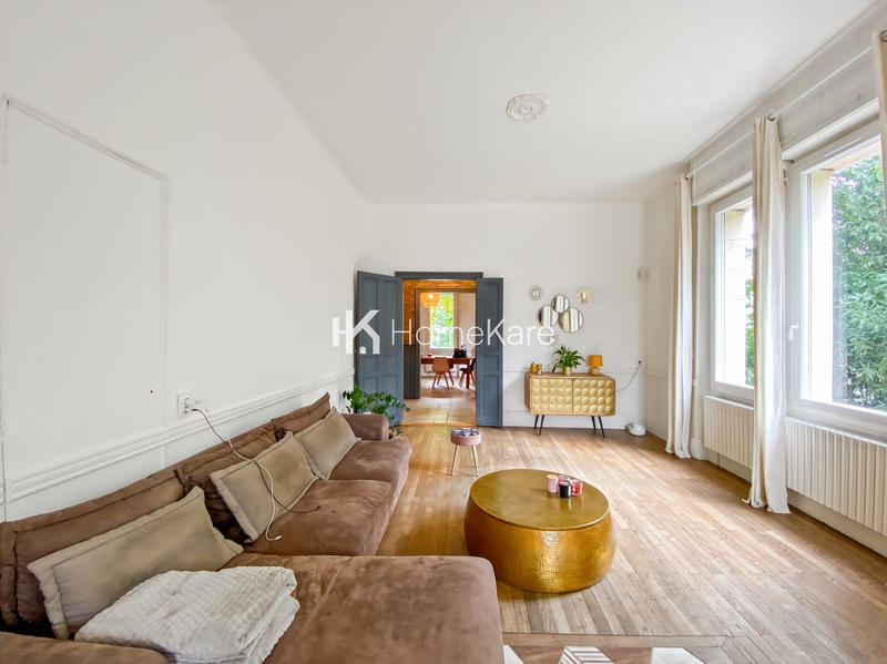 Maison - 240 m² - 7 pièces