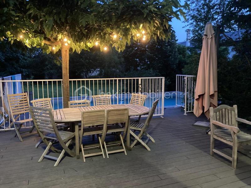 Demeure - 233 m² - 10 pièces