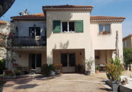 Maison - 230 m² - 8 pièces