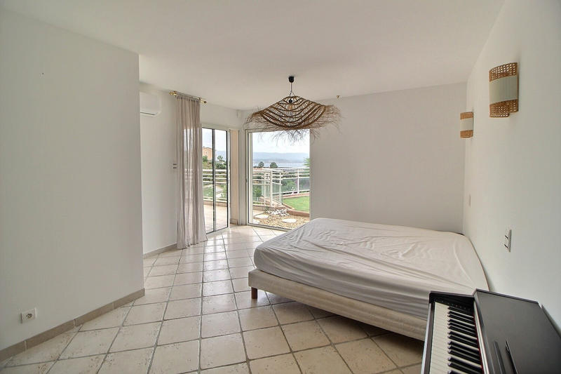 Appartement - 220 m² - 5 pièces